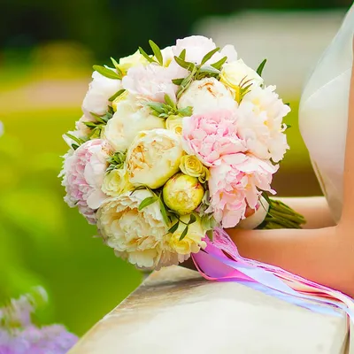 Букет невесты из пионов и роз купить в Москве с доставкой недорого