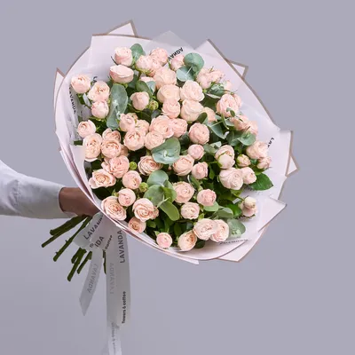 Букет нежных пионовидных роз, розовые розы в стильной пленке - купить в  Омске в цветочной мастерской Лаванда