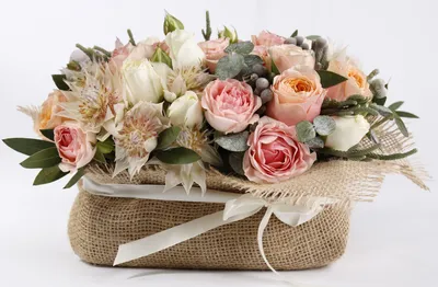 Стильный букет из розовых роз доставка в Туле | БукетБери