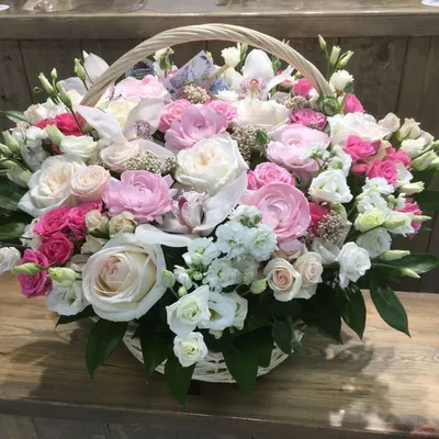 Цветы для мамы в Москве - купить букет цветов в подарок с доставкой на дом,  La Bouquet