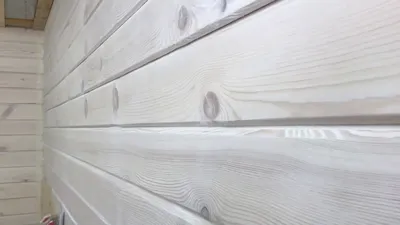 Как отшлифовать и покрасить деревянный дом - YouTube