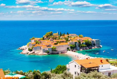 Взгляд Budva адриатическое море Черногория Стоковое Изображение -  изображение насчитывающей от, городок: 131029853