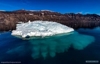 Айсберг, маленькая часть над водой, …» — создано в Шедевруме