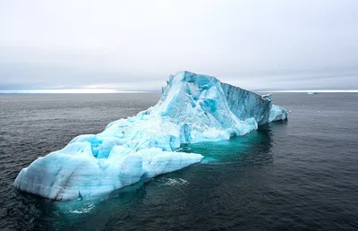 Айсберг над водой и под водой» — создано в Шедевруме