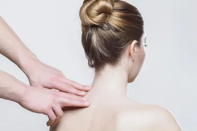 Акне (прыщи) на спине и груди: причины появления и как вылечить | Сеть  клиник ЛИНЛАЙН