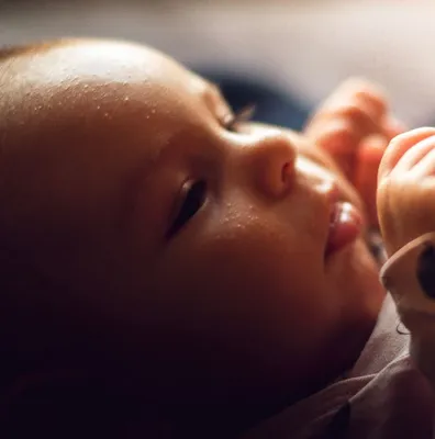 Педиатр | Астрахань on Instagram: \"Акне новорожденных или транзиторный  неонатальный цефалический пустулез - это высыпания, которые представляют  собой мелкие пузырьки и узелки на фоне покраснения кожи , располагаются  преимущественно на лице и