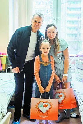Калашникова и Штефанко подарили рыбок больным детям - Собеседник
