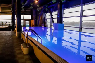 Акваклуб Вода - Водный ресторан MIZU Wet расположен в самом сердце  Акватриума. Он делится на два уровня: — верхний уровень @mizurest состоит  из барной части и зоны с рестораном. Платформа возвышается над