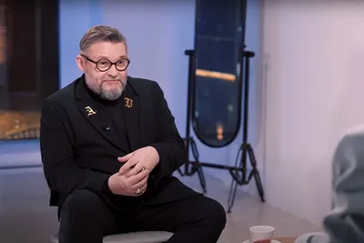 Раскритиковавший СВО историк моды Александр Васильев вернулся на Первый  канал, разгневав зрителей - TOPNews.RU