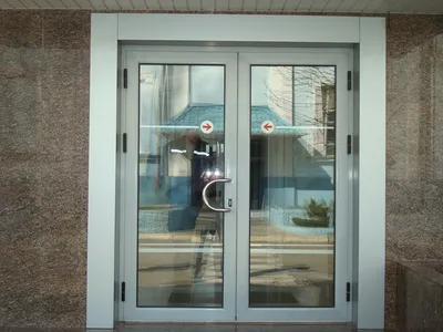 Алюминиевые двери в Перми - Входные со стеклом, по доступной цене, под  заказ | Glass Master