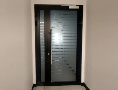 Межкомнатная алюминиевая дверь Profil Doors AGP 1 белый матовый RAL 9003  стекло прозрачное – купить в Москве по цене 35 477 руб. в интернет-магазине  Дверцов.