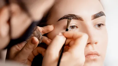 Yurievna.brows - КАК ЧАСТО НУЖНО КРАСИТЬ БРОВИ ?? Зачастую большинство  девушек прибегают к повторному окрашиванию спустя 2–3 недели, когда  замечают, что брови начинают терять первоначальный цвет. Это не совсем  верно. Лучше всего