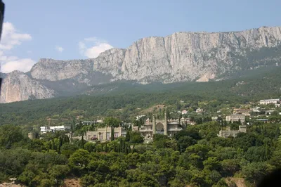 Алупка, Крым, Воронцовский дворец в Алупке и гора Ай-Петри… | Flickr