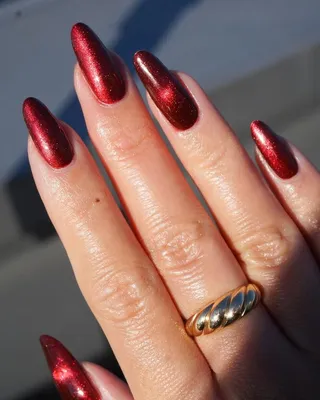 Модные красные ногти 2023: vampire nails — дерзкий маникюр для тех, кто  устал от нюда