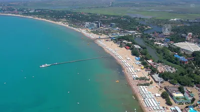 Море тебя заберёт». Туристы в Анапе купаются в шторм, не слушая спасателей  | Безопасность | Общество | Аргументы и Факты