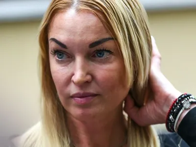 Крайне неприлично\", \"Колхозные тетки\". 46-летнюю Волочкову пристыдили за  фотосессию с 51-летней подругой