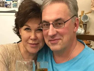Жена Андрея Норкина была грустна и замкнута накануне, журналист обнародовал  дату своего возвращения на ТВ