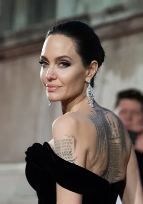 Татуировките на Анджелина Джоли отправят послания - Труд