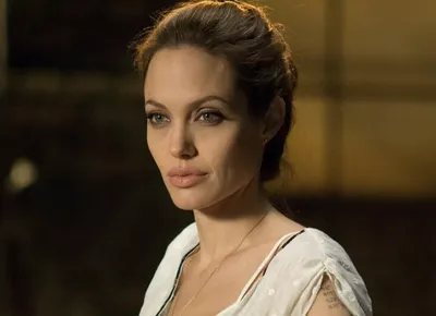 Премьера фильма \"Вечные\": Анджелина Джоли избавилась от татуировки,  посвященной Брэду Питту