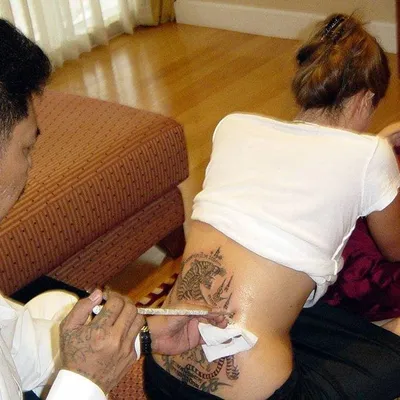 Татуировка Джоли на спине — самый популярный рисунок в стиле биомеханики -  tattopic.ru