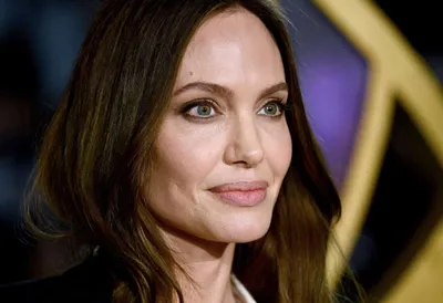 Самая красивая прическа весны: Анджелина Джоли продемонстрировала стильный  вариант - МЕТА