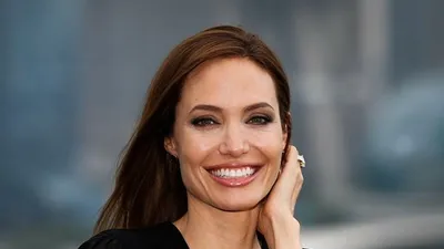Сбрила волосы под ноль: дочь Анджелины Джоли снова изменила имидж -  31.08.2023 | Rnews.ru
