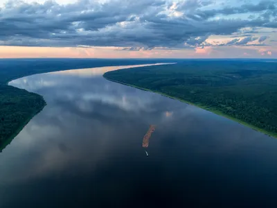 Сплав леса по реке Ангара / Снято с квадрокоптера DJI стандарт 3 Сплав  лесопильного сырья по реке Ангара