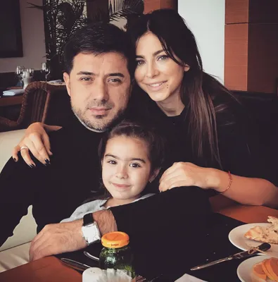 Семейная идиллия: Ани Лорак поделилась милым фото с супругом и 5-летней  дочерью | WMJ.ru