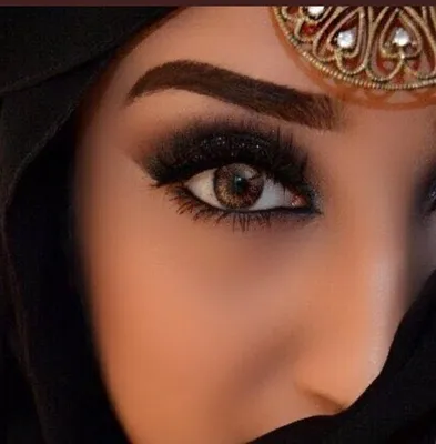 Хаммам, чрезмерный макияж глаз, эпиляция всего тела и другие бьюти-привычки  в арабских странах | WMJ.ru