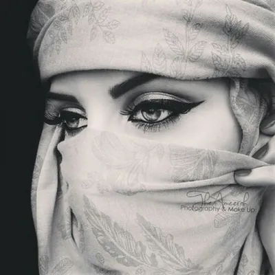 Арабские глаза девушек, с Hijab Стоковое Фото - изображение насчитывающей  взволнованность, мир: 70836612