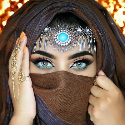 Арабская модель,выразительные глаза,…» — создано в Шедевруме