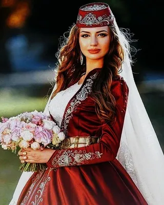 Armenia | Traditional outfits, Folk clothing, Taraz