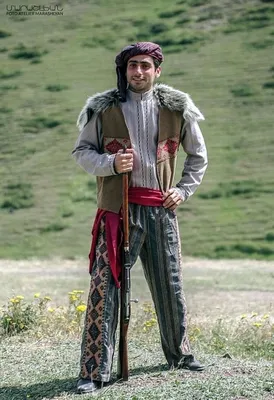 Армянский национальный костюм - Тараз - Armenian Geographic