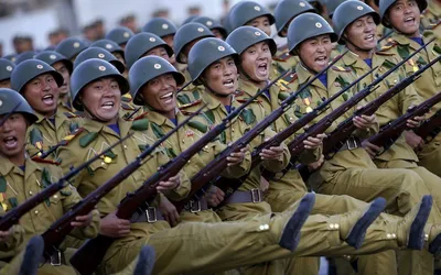 70-летие Трудовой партии Кореи - Северная Корея отметила юбилей правящей  партии грандиозным военным парадом — Фото