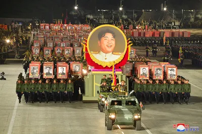 Северная Корея показала наибольшее количество ядерных ракет на параде. Ким  Чен Ын даже привел дочь
