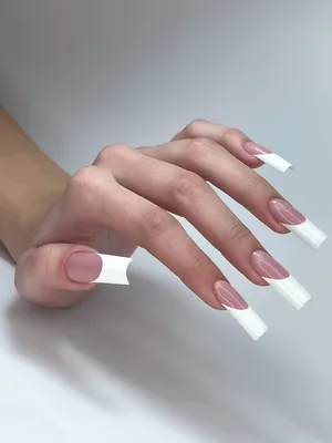 Маникюр на широкие ногти: трендовые оттенки и виды покрытий, арочное  моделирование, идеи дизайна