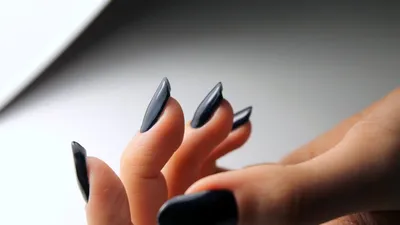 Моделирование ногтей гелем. Арочный квадрат, толщина свободного края равна  толщине кредитной карточки. Для меня геометрически правильные ног… | Nails,  Beauty, Style