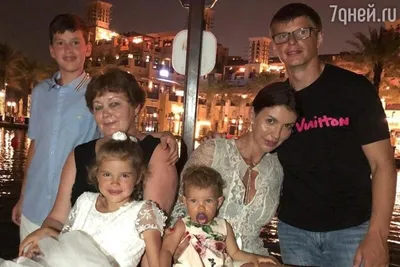 Аршавин выселил тяжелобольную экс-жену из загородного дома с тремя детьми -  7Дней.ру