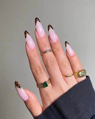 Abstract Swirl\" Nail Art Is the Dizzying Manicure Trend We Can't Get Enough  Of — Photos | Allure