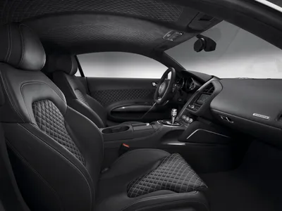 Audi R8 – ламинация карбоном и новый комплект ковров из немецкой кожи.