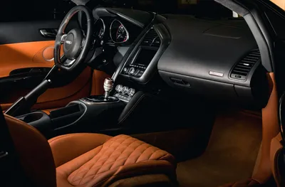 Видео: Как выглядят 324 км/ч из салона Audi R8 - Quto.ru