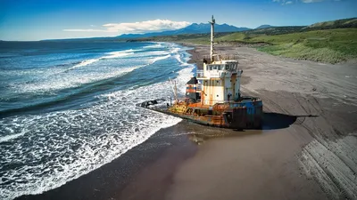 Шлюпка разбивает в море, туристическом судне, аварии, кораблекрушении,  верхней части VI Стоковое Изображение - изображение насчитывающей ржавчина,  бедствие: 107578349