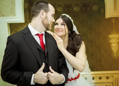 Певица из Азербайджана вышла замуж за возлюбленного своей сестры-близняшки
