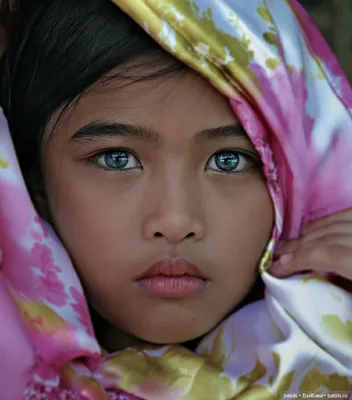 Азиаты с голубыми глазами - 79 photo