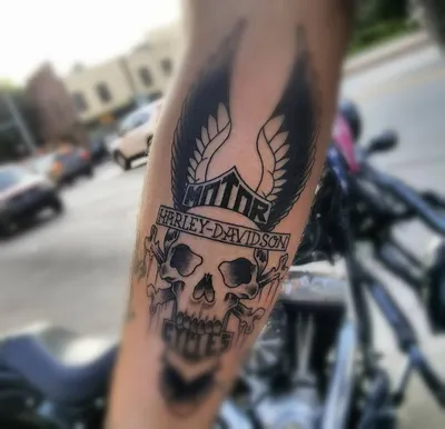 Байкерские татуировки на плече | Skull sleeve tattoos, Skull tattoo design,  Biker tattoos
