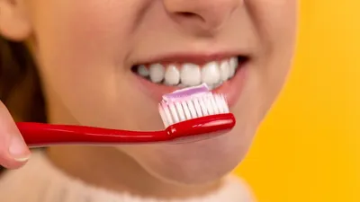 NIKA PHARM - Во рту человека содержатся миллиарды бактерий. 🦠 И если не  почистить зубы одни сутки, то во рту бактерий станет больше, чем людей на  планете Земля. А ведь бактерии могут