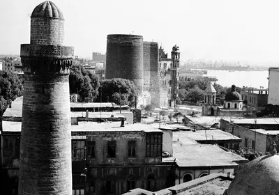 Как Старый город в Баку переживает евроремонт и ресторанизацию. Фото - BBC  News Русская служба