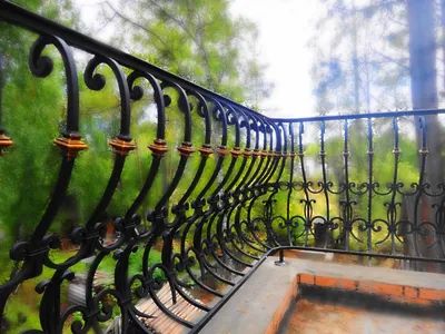 Купить Кованый французский балкончик с выпуклым классическим узором за 32  700 руб у производителя \"Знатная ковка\"
