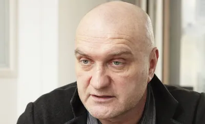 Стал отцом в 45 лет, развелся с женой: как сейчас живет актер Александр  Балуев