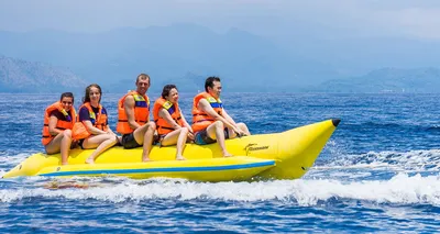 Хургада: поездка на яхте на Оранжевый остров с обедом и водными видами  спорта | GetYourGuide